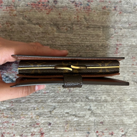 Louis Vuitton Kisslock Wallet - Picture 7 of 17